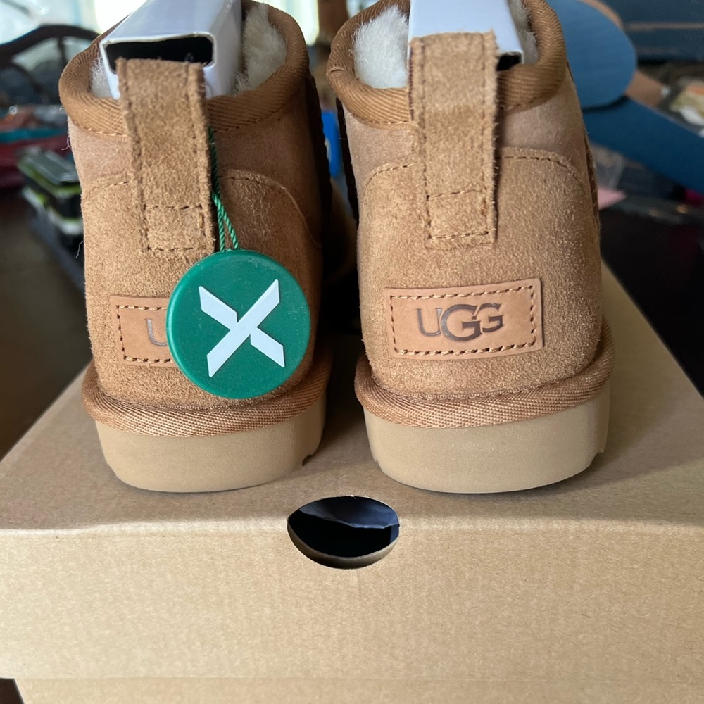 Size 8 UGG Ultra Mini Chestnut - Picture 2 of 3